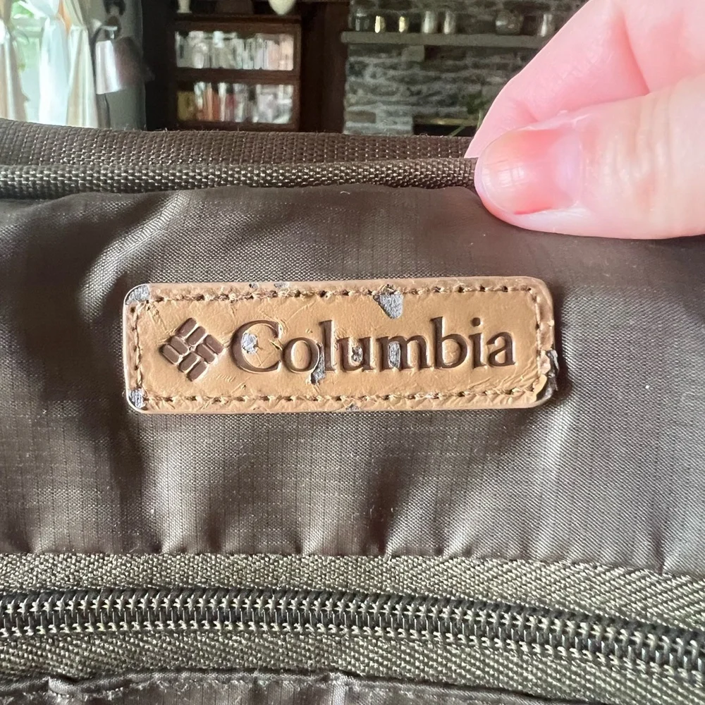 Columbia Soft Shoulder Briefcase Bag Thermal Pocket Adjustable Strap Green